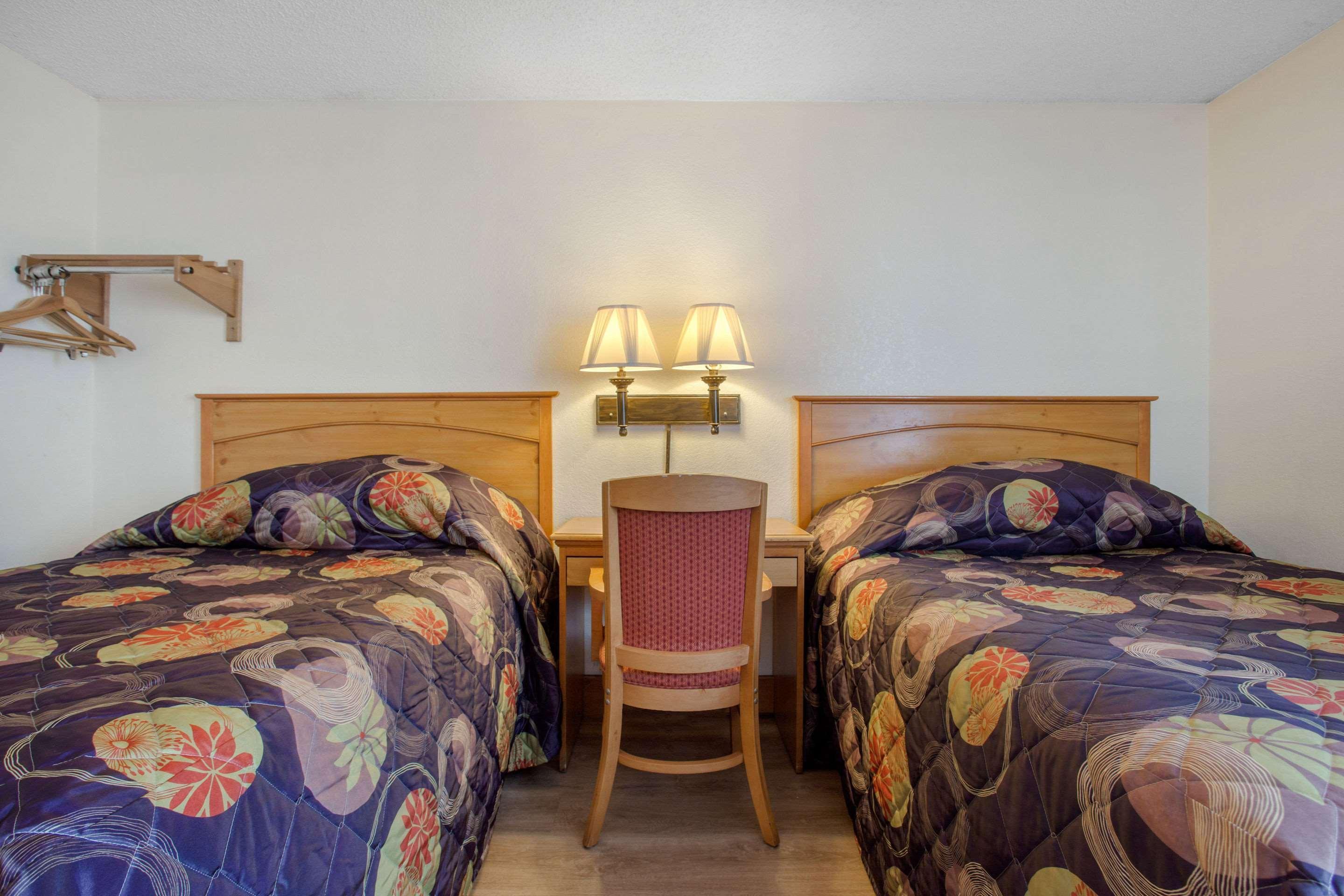 Rodeway Inn Asheville Exterior photo